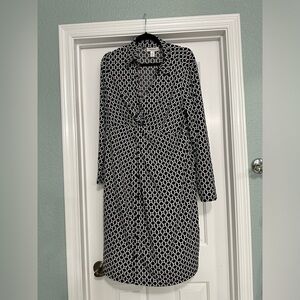 Great maternity work dress with knot feature